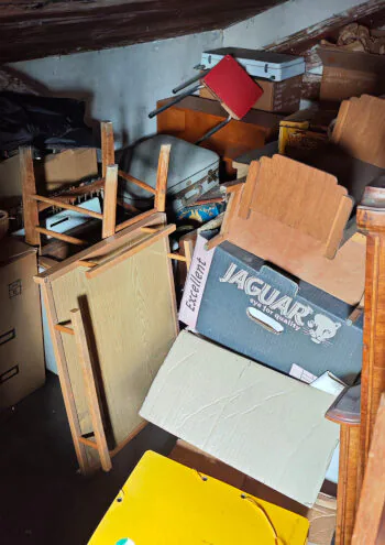Avant le débarras A : espace encombré